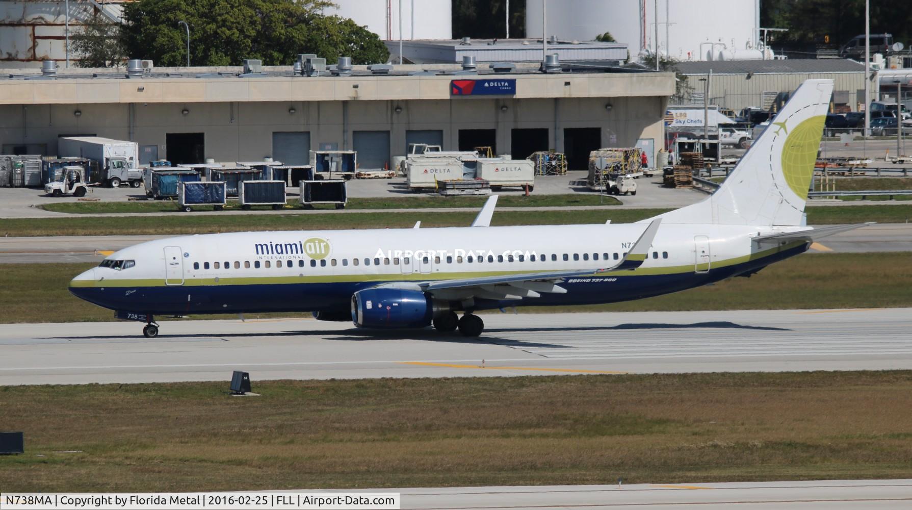 N738MA, 2004 Boeing 737-8Q8 C/N 32799, Midway