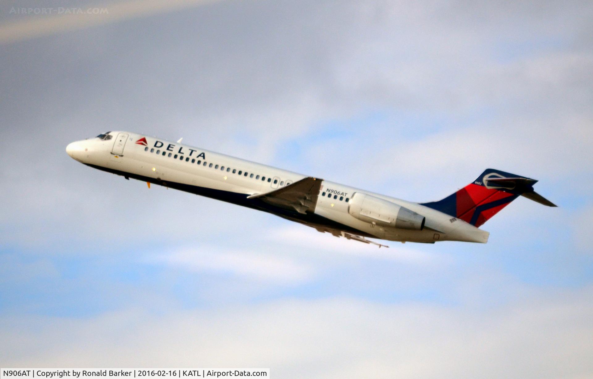N906AT, 2001 Boeing 717-200 C/N 55087, Takeoff ATL