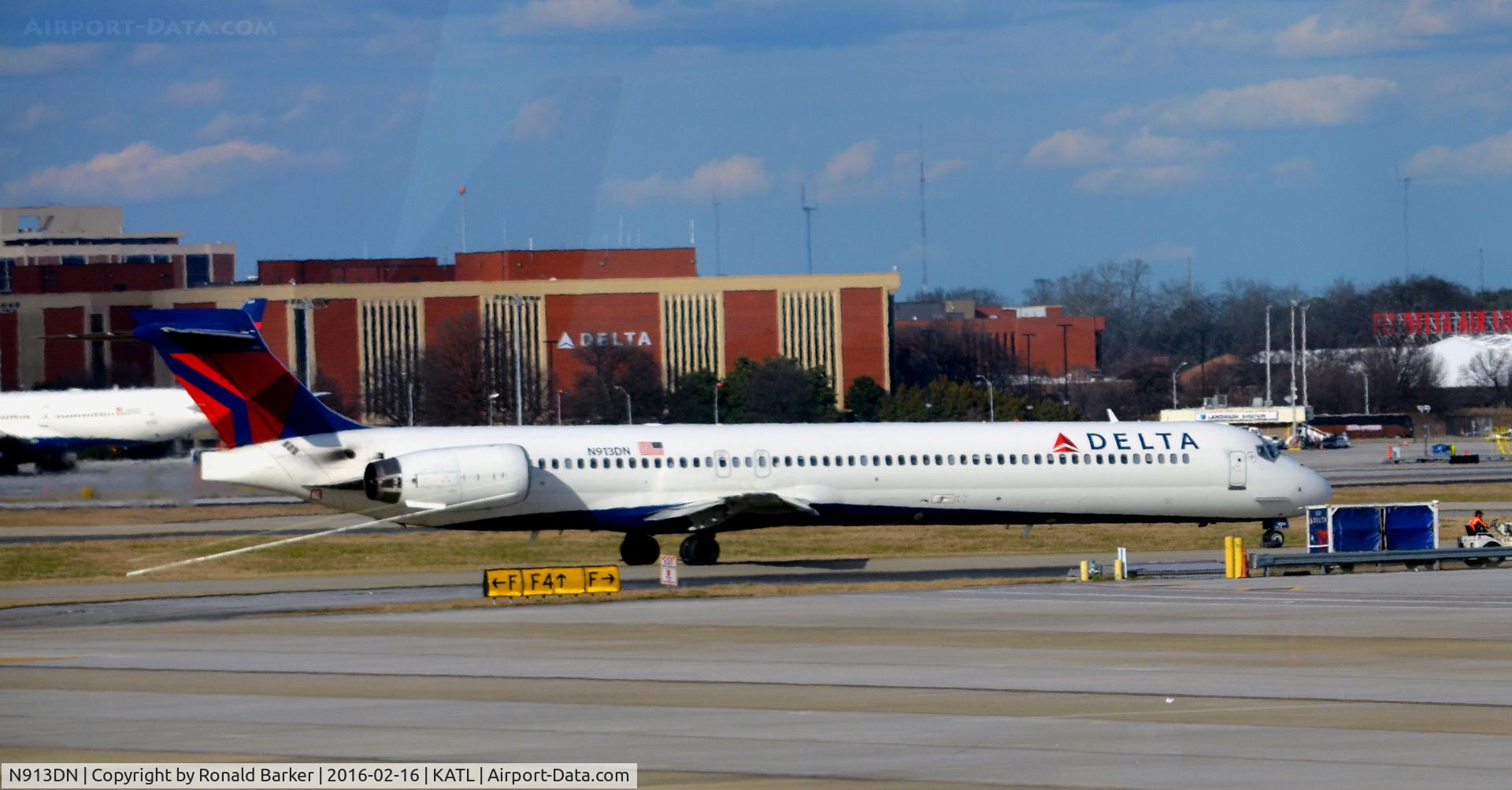 N913DN, 1996 McDonnell Douglas MD-90-30 C/N 53393, Taxi ATL