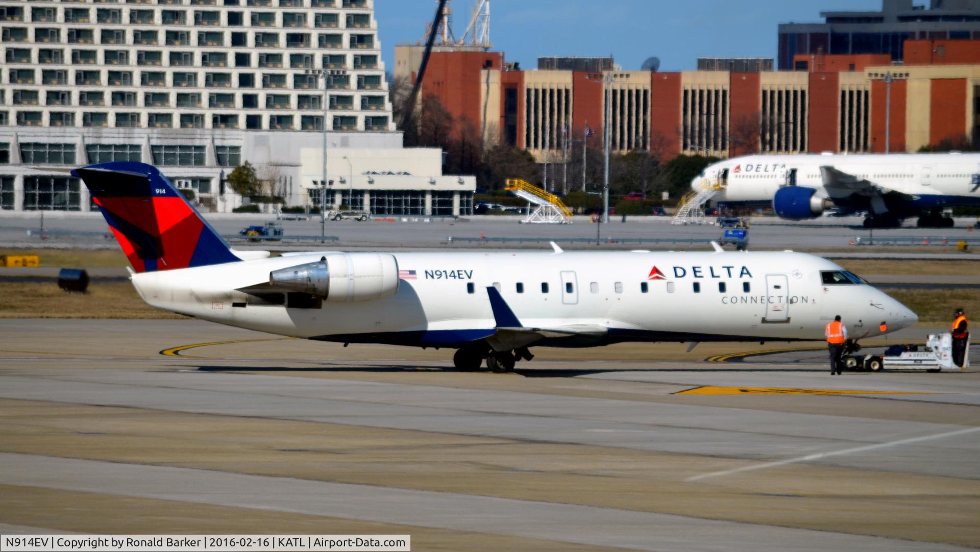 N914EV, 2003 Bombardier CRJ-200ER (CL-600-2B19) C/N 7752, Taxi ATL