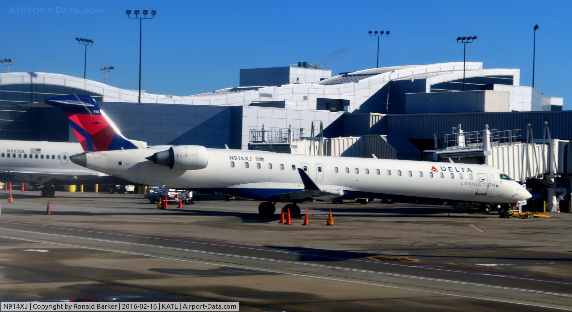 N914XJ, 2007 Bombardier CRJ-900ER (CL-600-2D24) C/N 15149, At the gate ATL