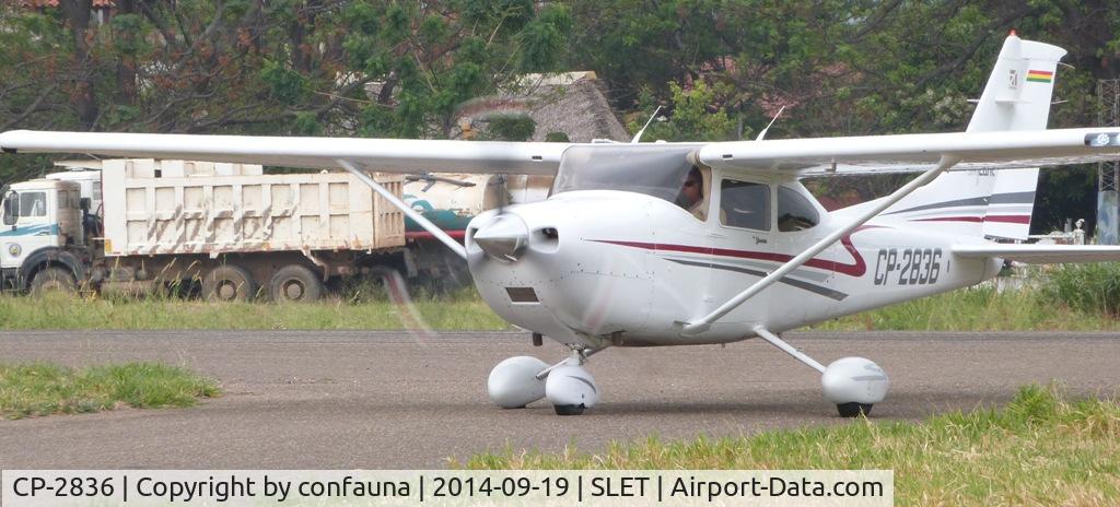 CP-2836, 2001 Cessna 182T Skylane C/N 18281014, Taxiing in El Trompillo
