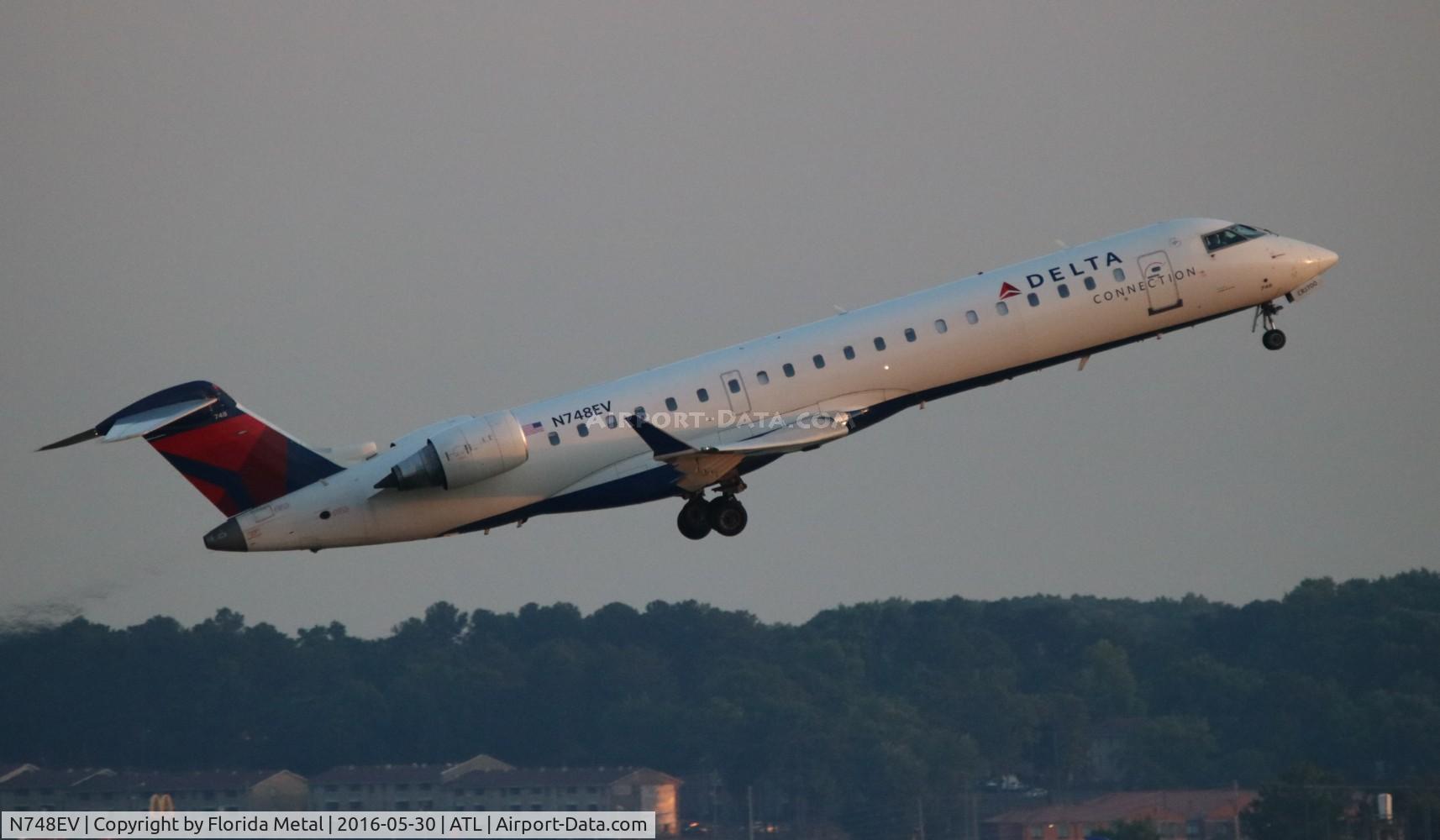 N748EV, 2004 Canadair CRJ-700 (CL-600-2C10) Regional Jet C/N 10158, Delta Connection