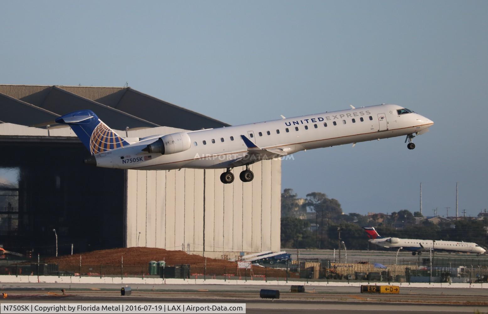 N750SK, 2005 Bombardier CRJ-701ER (CL-600-2C10) Regional Jet C/N 10207, United