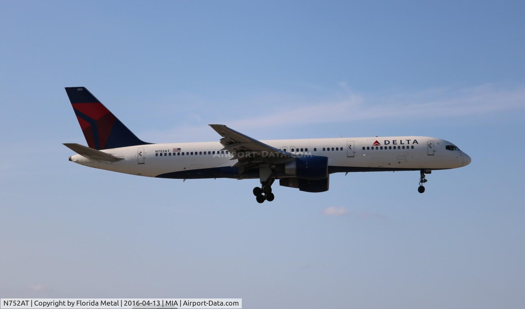 N752AT, 1984 Boeing 757-212 C/N 23128, Delta