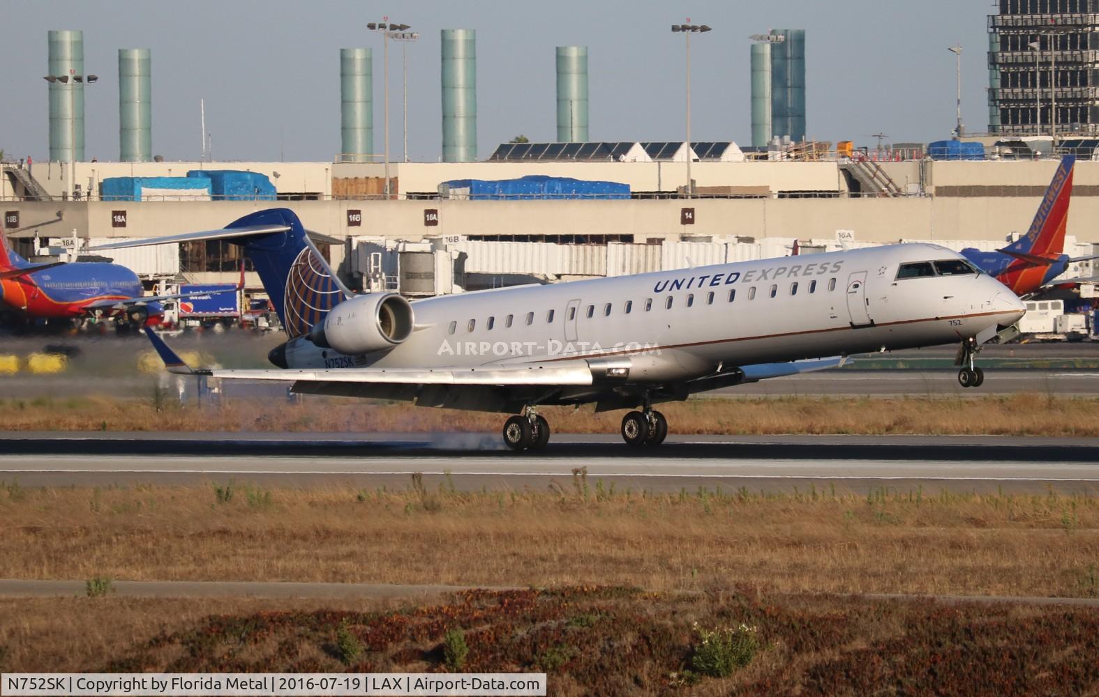 N752SK, 2005 Bombardier CRJ-701ER (CL-600-2C10) Regional Jet C/N 10209, United Express