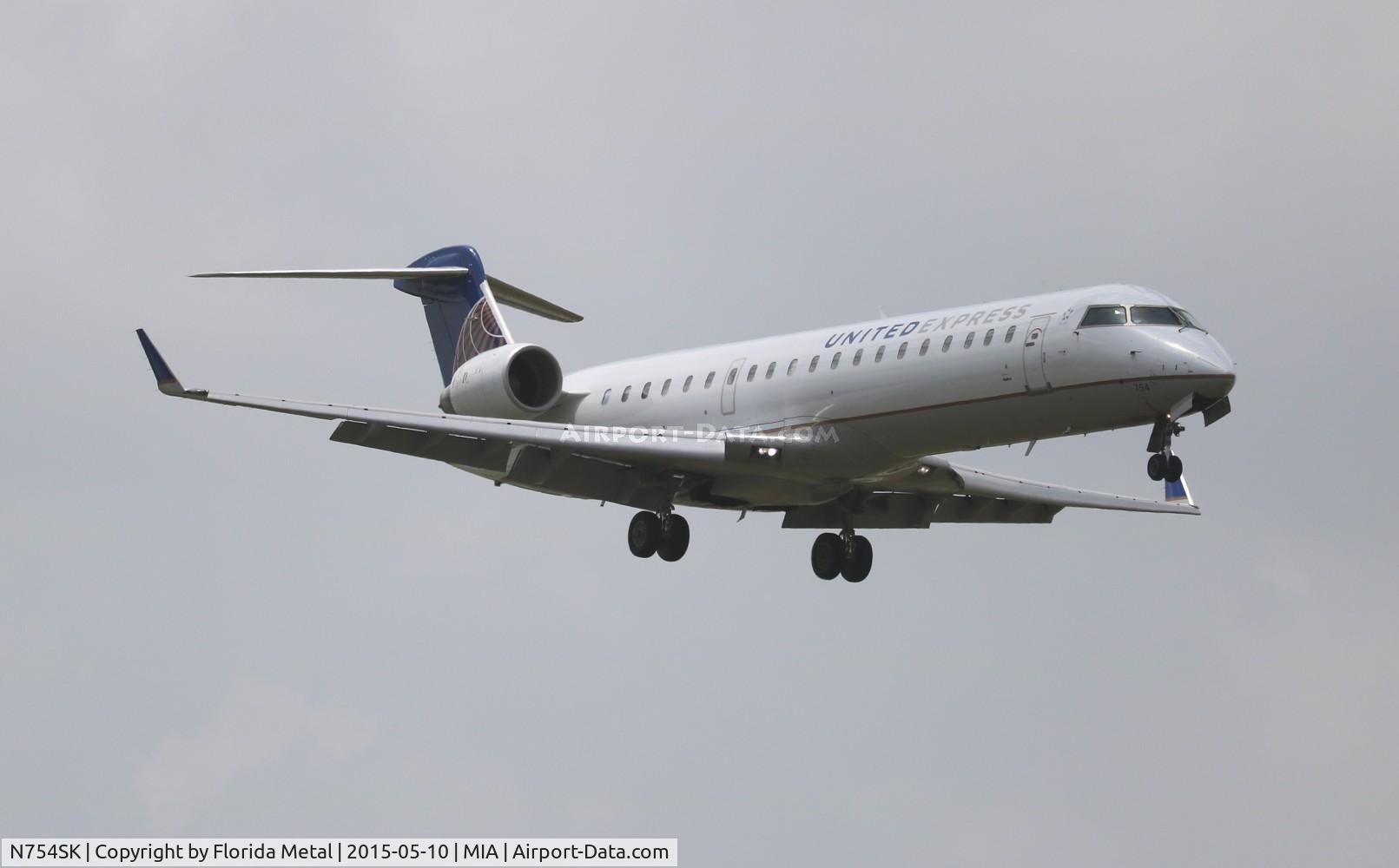 N754SK, 2005 Bombardier CRJ-701 (CL-600-2C10) Regional Jet C/N 10215, United Express