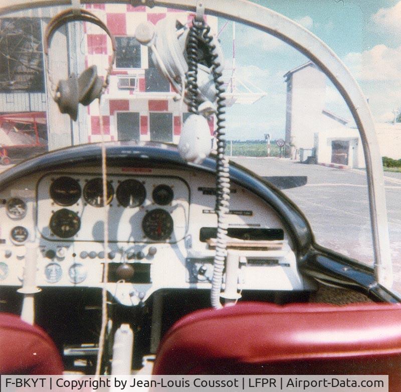 F-BKYT, Morane-Saulnier MS-880B Rallye Club C/N 297, The panel of the F-BKYT and the control tower of Guyancourt. Picture should be taken in 1973.