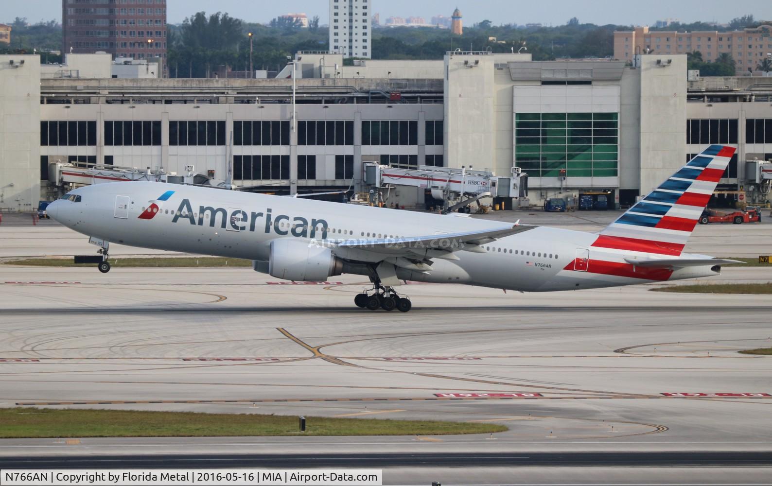 N766AN, 2003 Boeing 777-223/ER C/N 32880, American