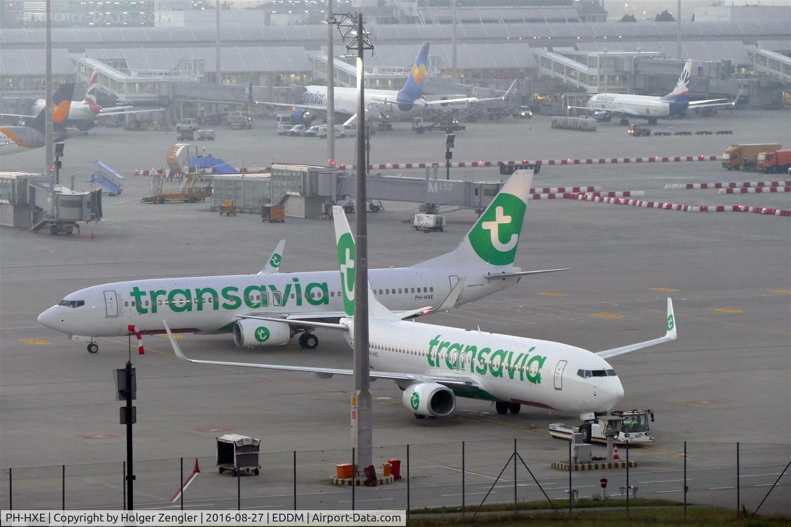 PH-HXE, 2016 Boeing 737-8K2 C/N 61790, Dutch traffic jam on apron.....
