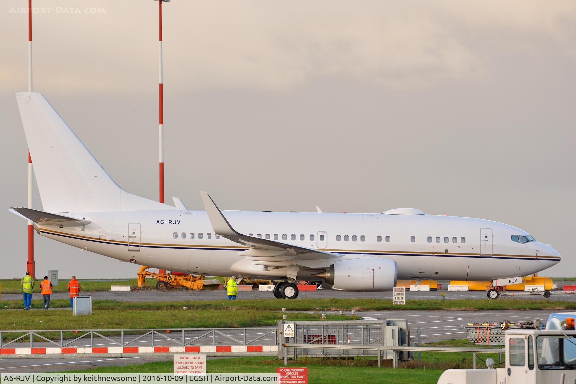 A6-RJV, Boeing 737-77W BBJ C/N 62467/5564, 'Apres Spray' with all the clutter !