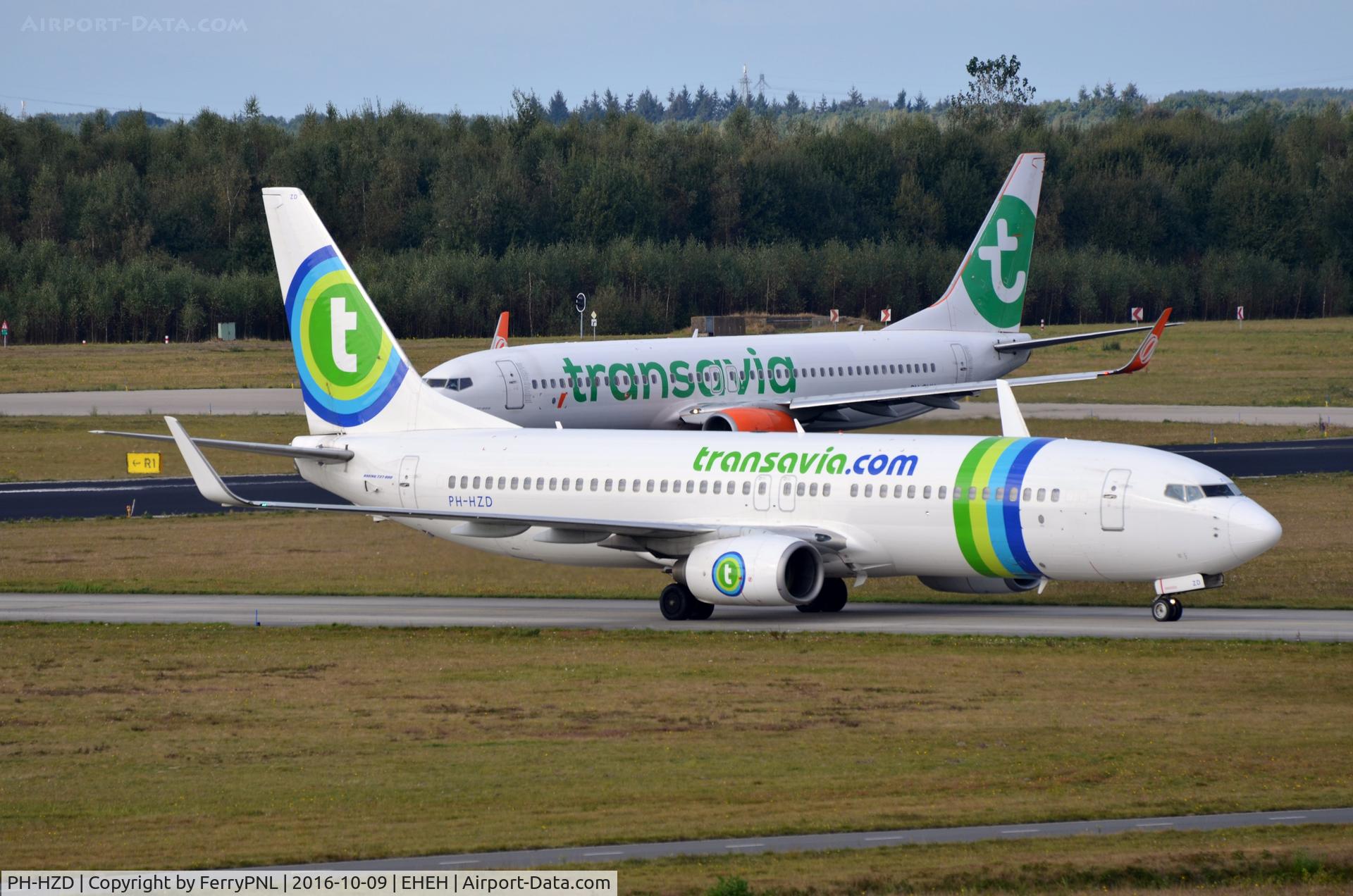PH-HZD, 1999 Boeing 737-8K2 C/N 28376, Transavia B738 arriving in EIN.