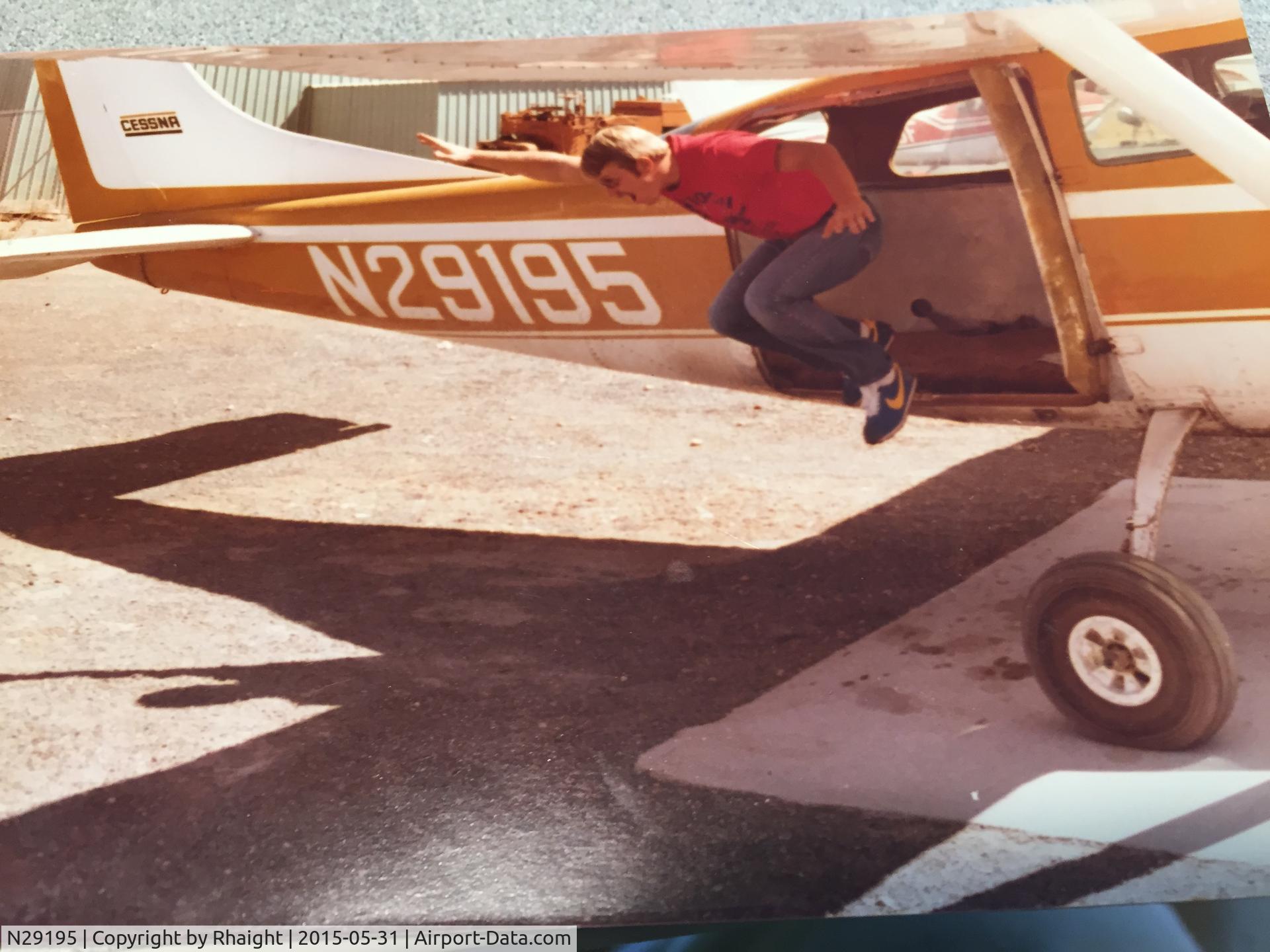 N29195, 1968 Cessna TU206C Turbo Super Skywagon C/N U206-1157, Jump plane; Antioch ,CA circa 1979