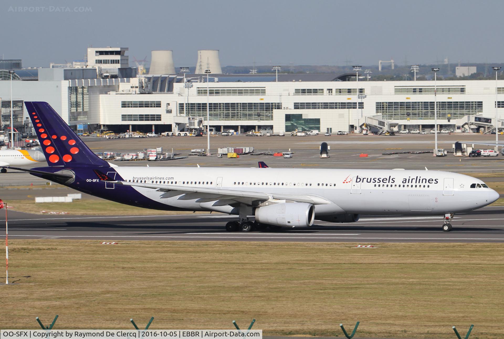 OO-SFX, 2010 Airbus A330-343X C/N 1085, Take off rwy 07R.