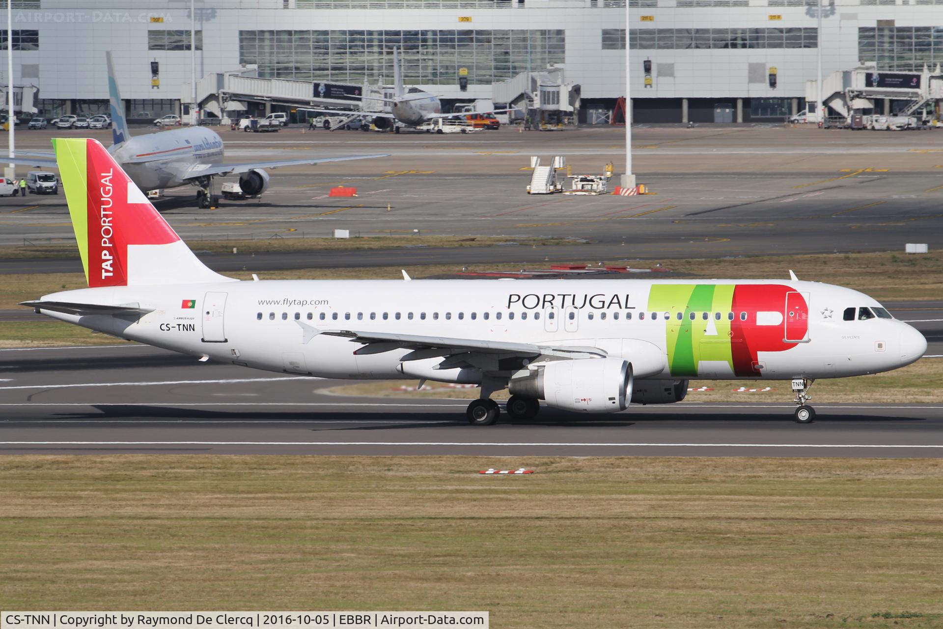 CS-TNN, 2002 Airbus A320-214 C/N 1816, Take off rwy 07R.