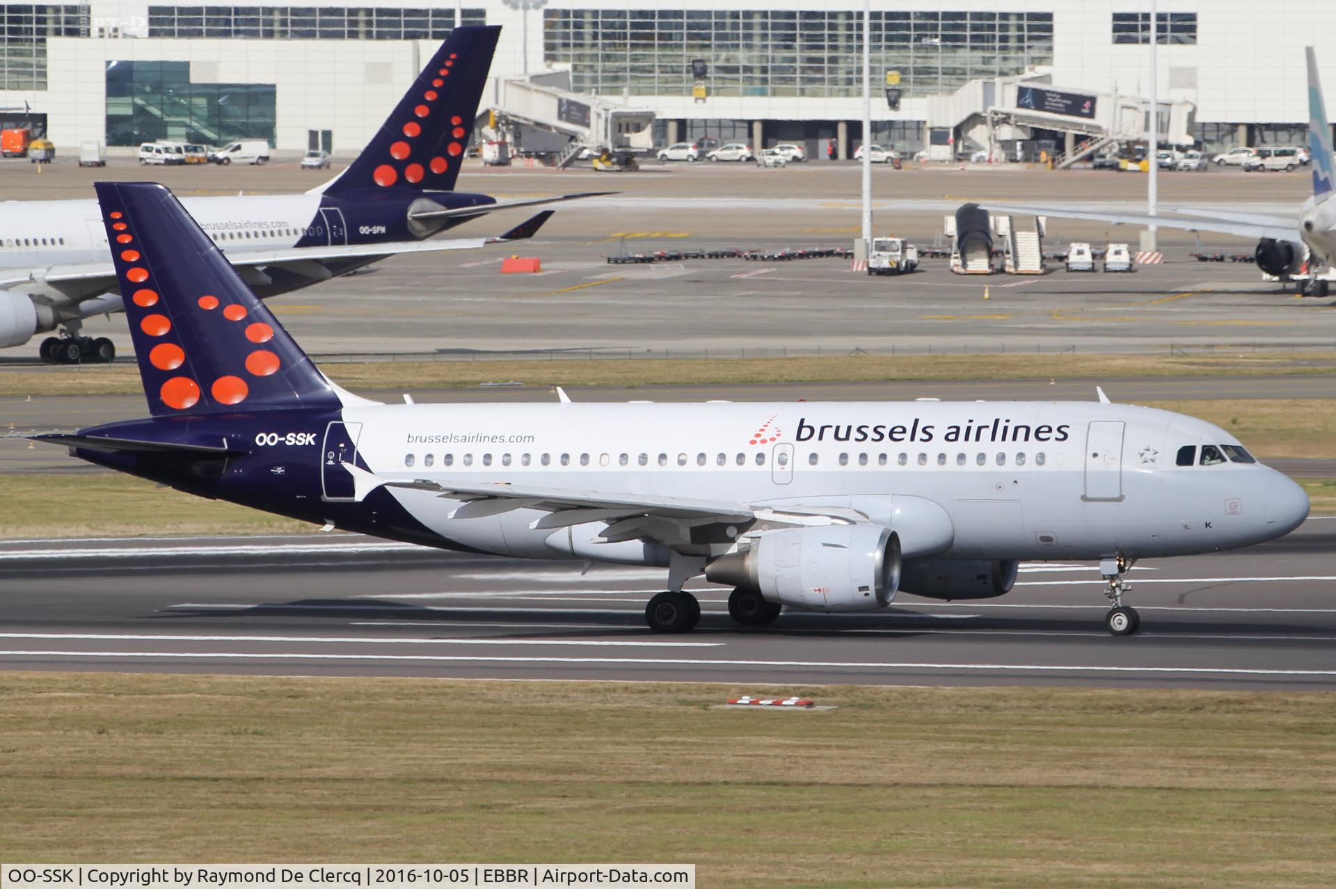 OO-SSK, 2000 Airbus A319-112 C/N 1336, Take off rwy 07R.