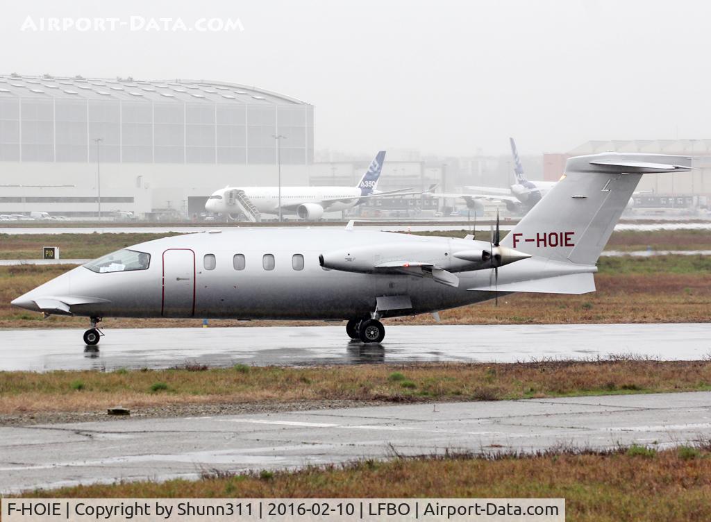 F-HOIE, 2011 Piaggio P-180 Avanti II C/N 1225, Taxiing holding point rwy 32R for departure...