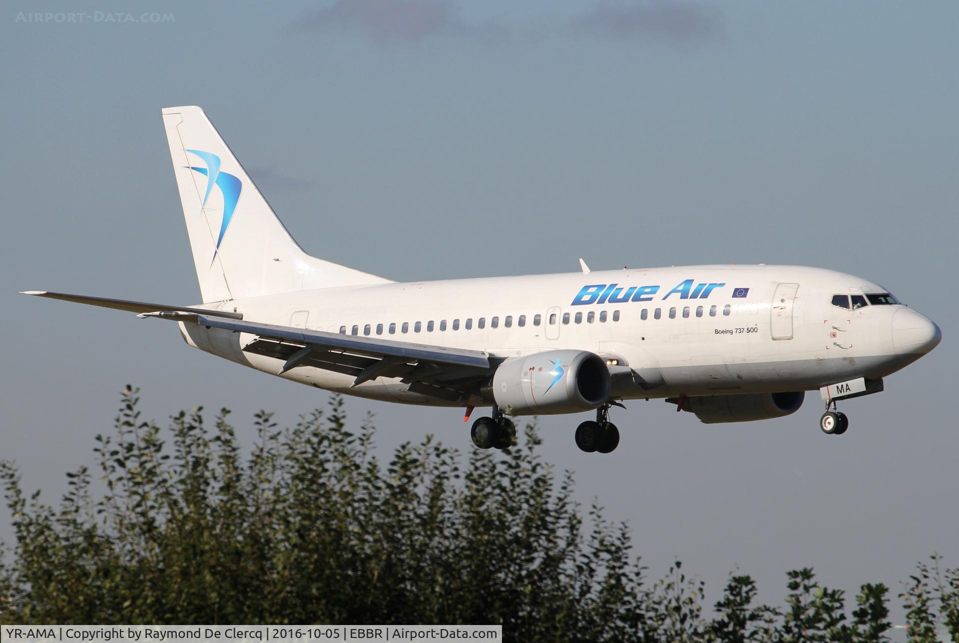 YR-AMA, 1991 Boeing 737-530 C/N 24941, Short final to rwy 01.