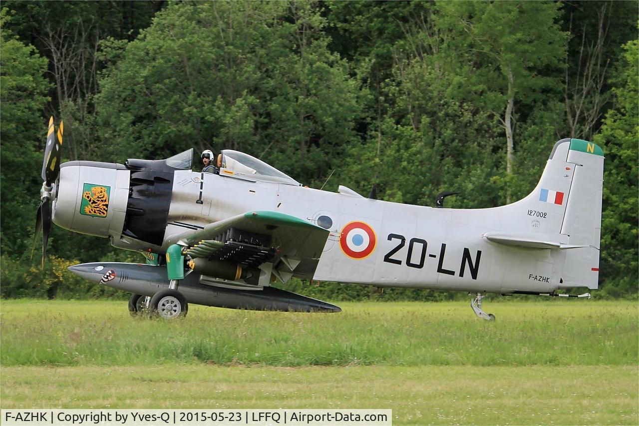 F-AZHK, Douglas AD-4N Skyraider C/N 7802, Douglas AD-4N Skyraider, Landing rwy 28, La Ferté-Alais airfield (LFFQ) Airshow 2015