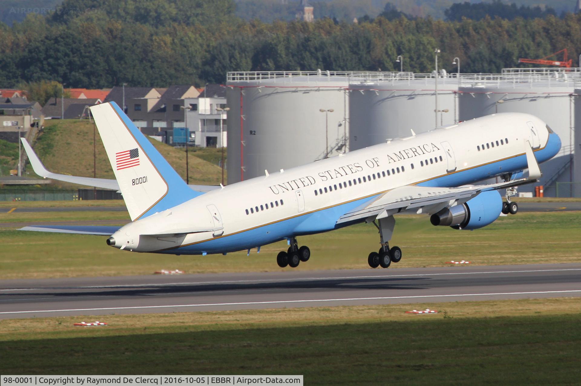98-0001, 1998 Boeing VC-32A (757-200) C/N 29025, Departing Brussels rwy 07R.