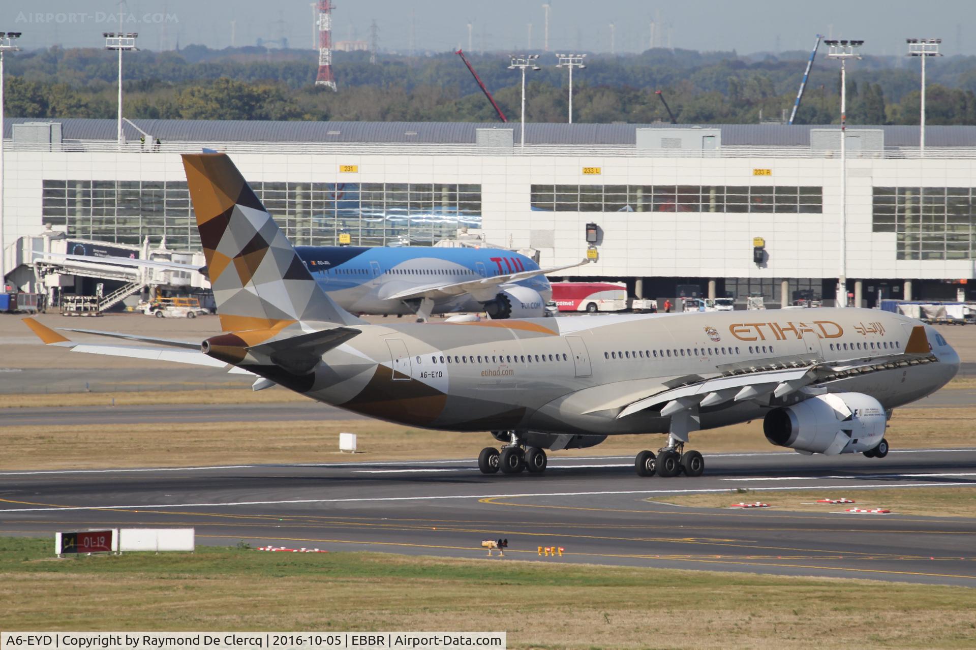 A6-EYD, 2005 Airbus A330-243 C/N 658, Landing on rwy 01.