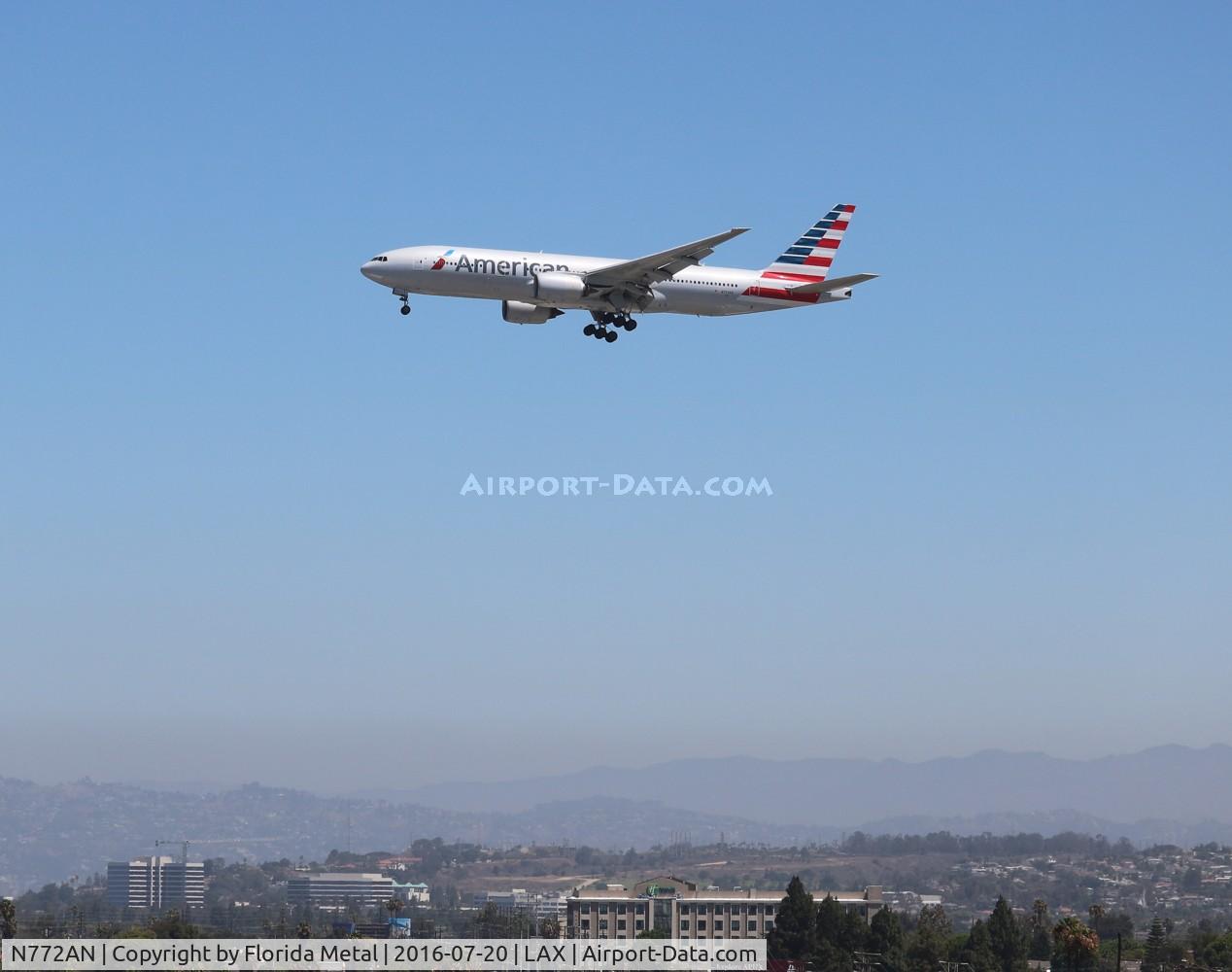 N772AN, 1999 Boeing 777-223 C/N 29580, American