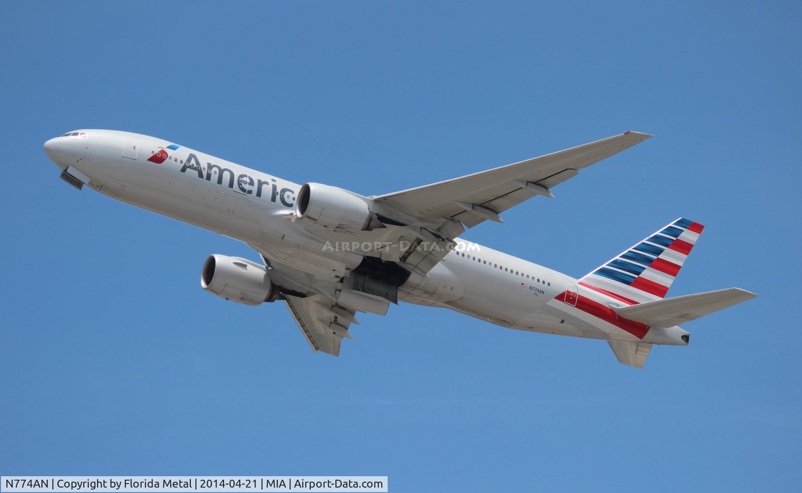 N774AN, 1999 Boeing 777-223 C/N 29581, American