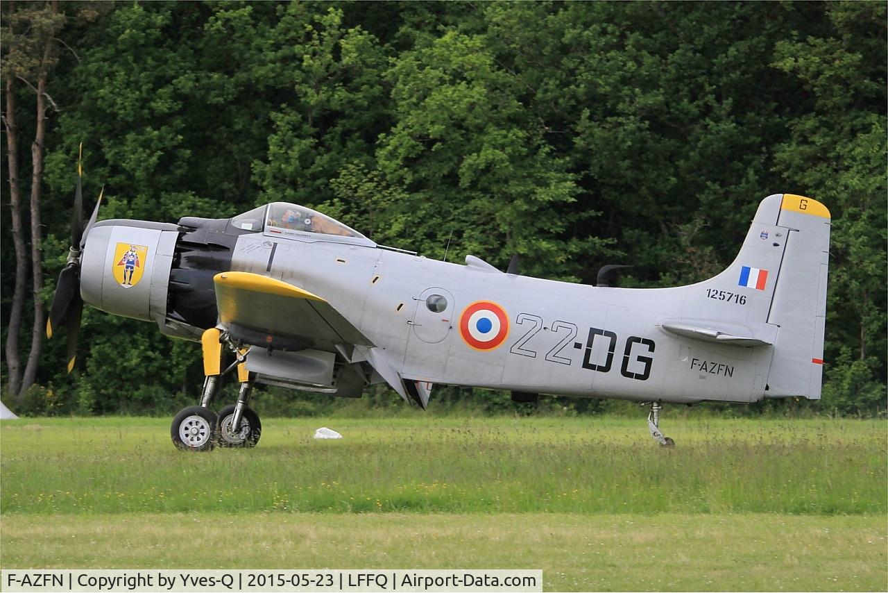 F-AZFN, Douglas AD-4N Skyraider C/N 7609, Douglas AD-4N Skyraider, Landing rwy 28, La Ferté-Alais airfield (LFFQ) Airshow 2015