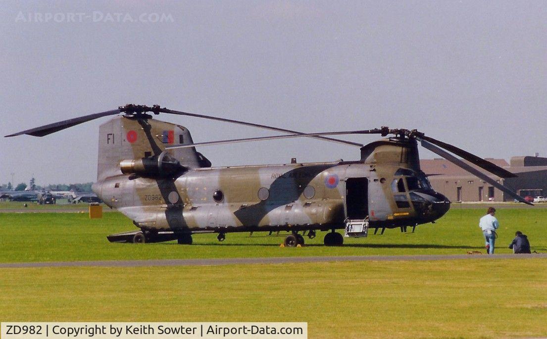 ZD982, 1981 Boeing Vertol Chinook HC.2 C/N M/A039/B-874/M7019, Finningley Display
