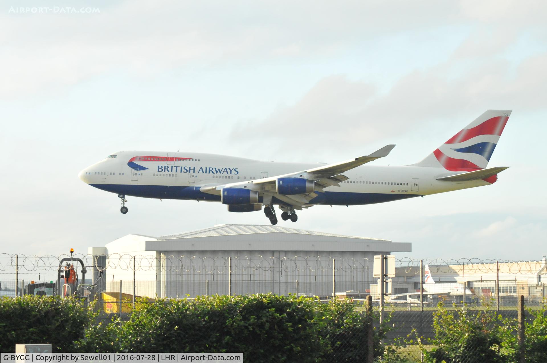G-BYGG, 1999 Boeing 747-436 C/N 28859, Landing at LHR