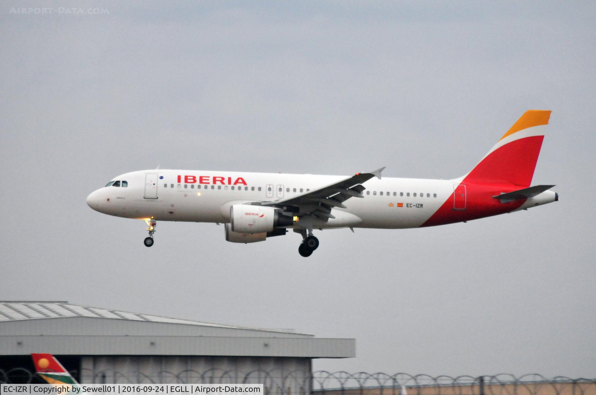 EC-IZR, 2004 Airbus A320-214 C/N 2242, Landing at LHR
