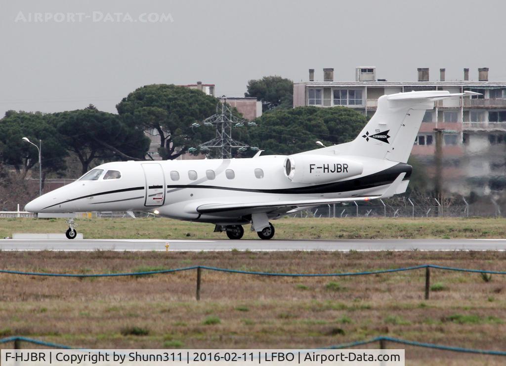 F-HJBR, 2015 Embraer EMB-505 Phenom 300 C/N 50500278, Ready for take off from rwy 32R