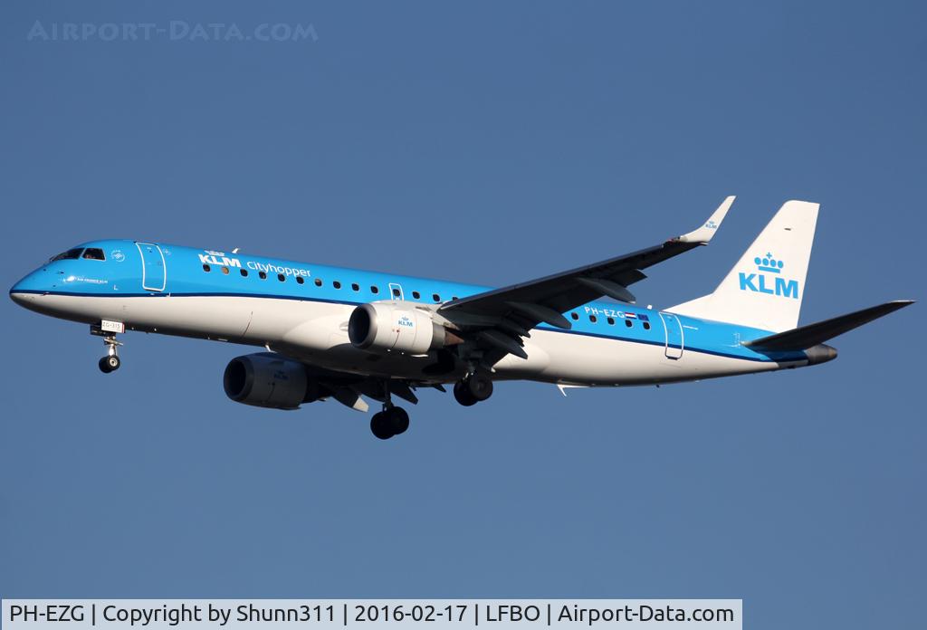 PH-EZG, 2009 Embraer 190LR (ERJ-190-100LR) C/N 19000315, Landing rwy 32L in new c/s