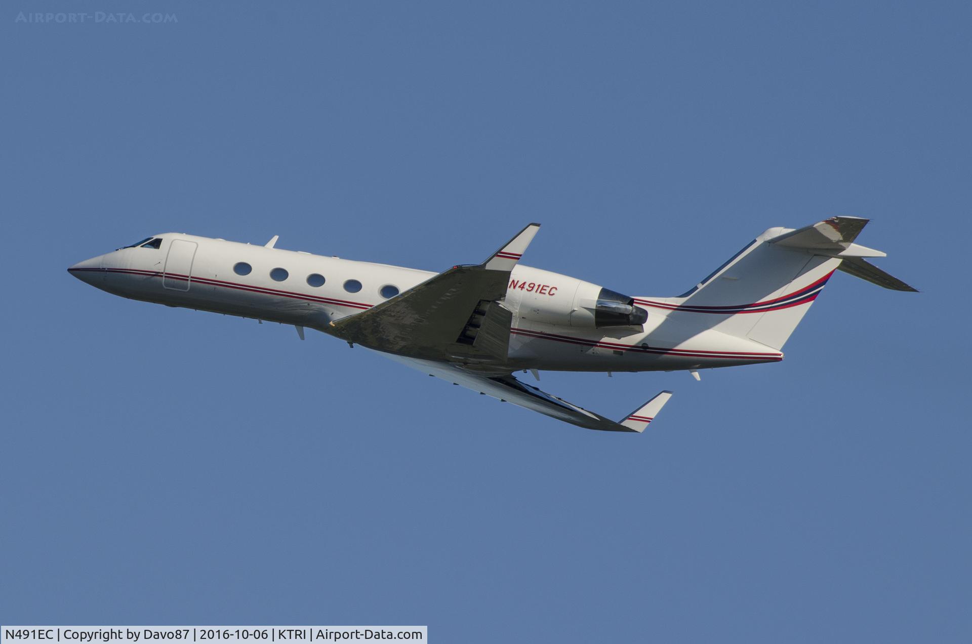 N491EC, 2002 Gulfstream Aerospace G-IV C/N 1491, Lifting off from Tri-Cities Airport (KTRI) in the late afternoon sun.