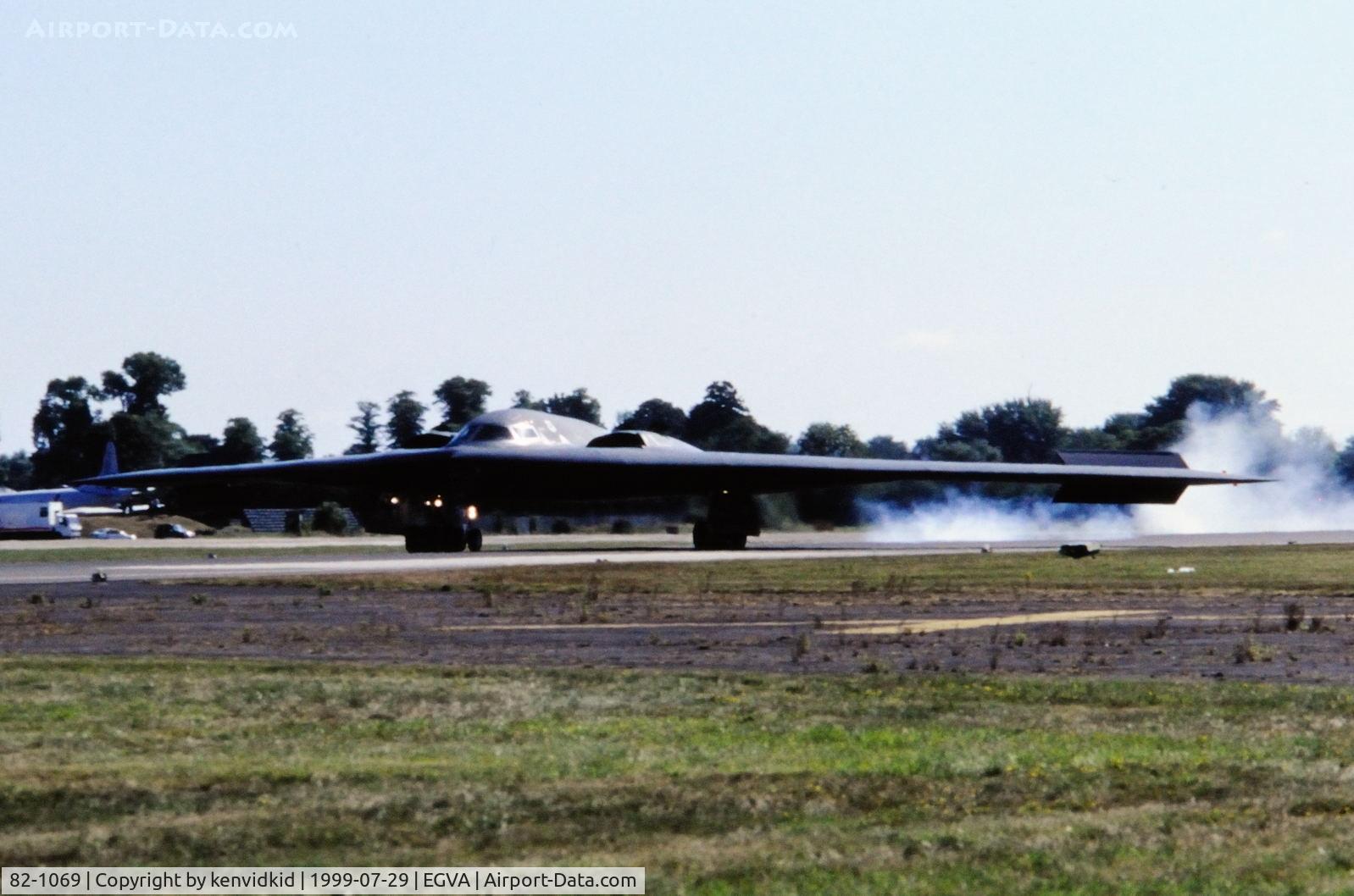 82-1069, 1982 Northrop Grumman B-2A Spirit C/N 1004/AV-4, Arriving at the 1999 RIAT.