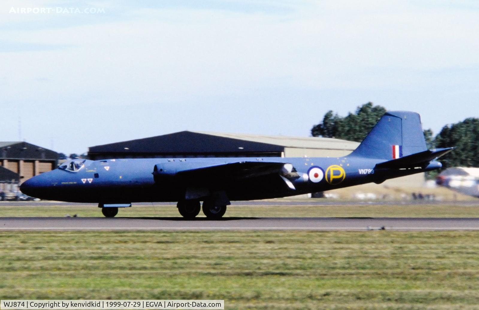 WJ874, 1954 English Electric Canberra T.4 C/N EEP71367, Arriving at the 1999 RIAT.
Masquerading as VN799 the Canberra prototype.