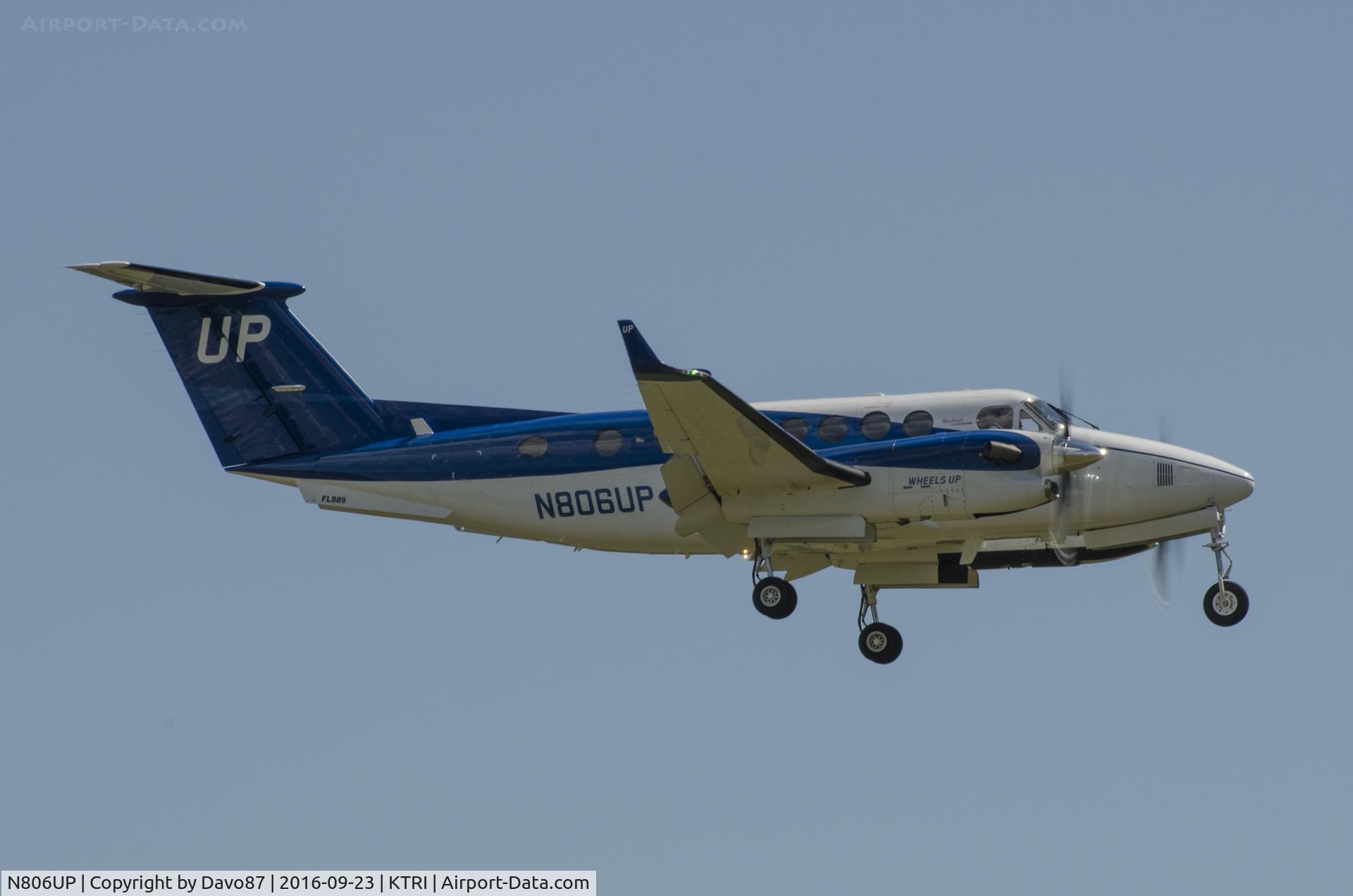 N806UP, 2013 Beechcraft 350i King Air (B300) C/N FL-889, On short final about to land at Tri-Cities Airport (KTRI).