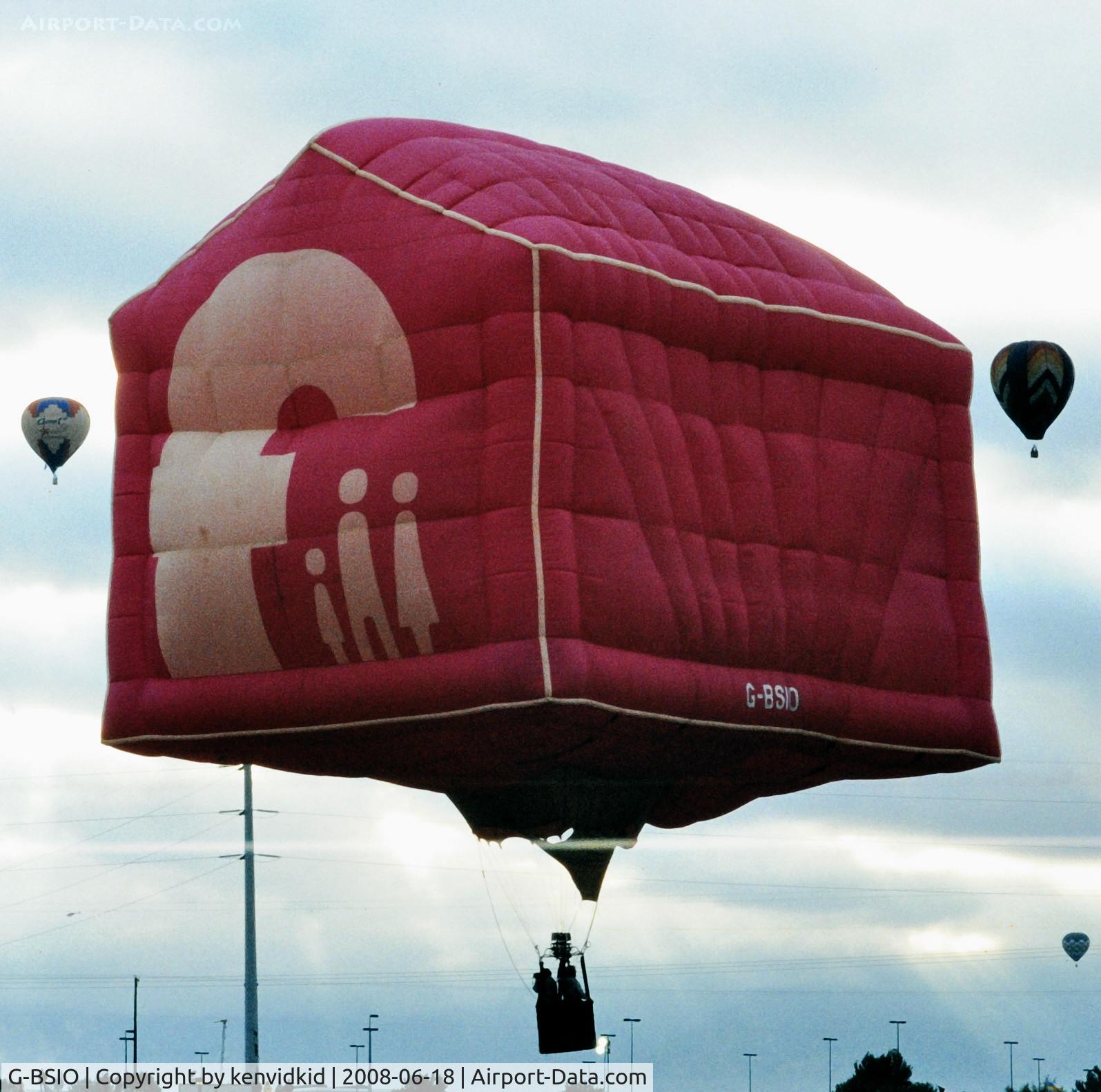 G-BSIO, 1990 Cameron Balloons Furness Building-56 C/N 2310, Lifting off at the 1996 Albuquerque Balloon Fiesta.