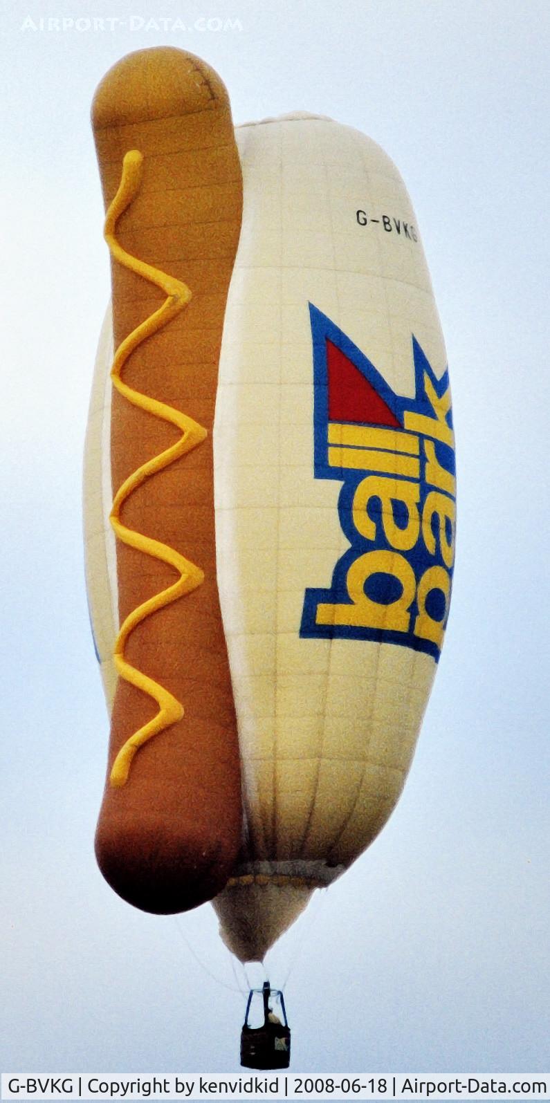 G-BVKG, 1994 Thunder And Colt Ltd COLT FLYING HOT DOG C/N 2571, Lifting off at the 1996 Albuquerque Balloon Fiesta.