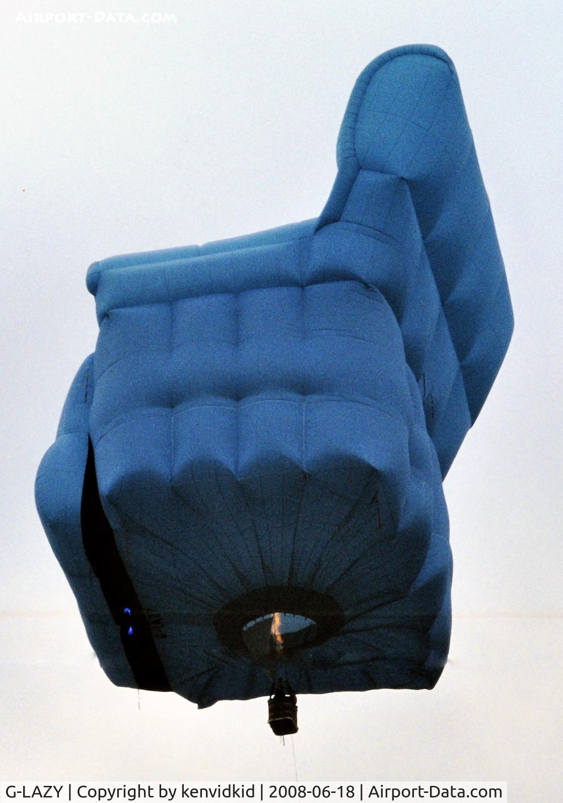 G-LAZY, 1994 Lindstrand Balloons LBL Armchair C/N 129, Lifting off at the 1996 Albuquerque Balloon Fiesta.