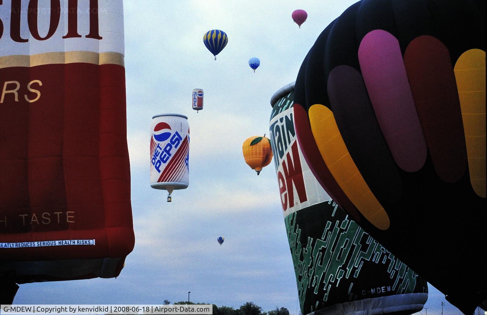 G-MDEW, 1994 Lindstrand Balloons Ltd LBL DRINKS CAN C/N 099, Lifting off at the 1996 Albuquerque Balloon Fiesta.