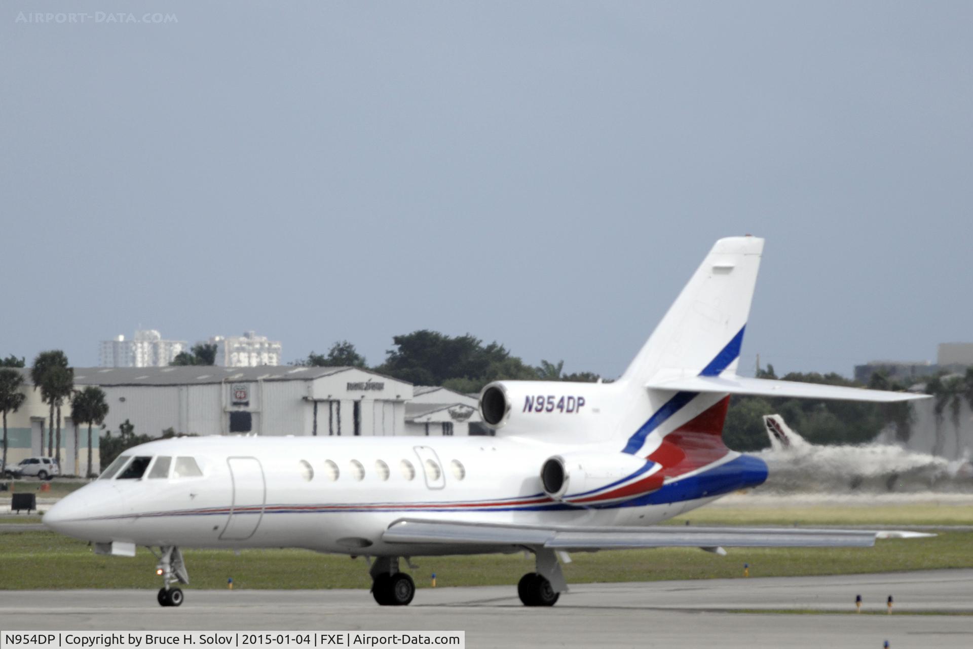 N954DP, 1981 Dassault Falcon 50 C/N 54, ready for departure