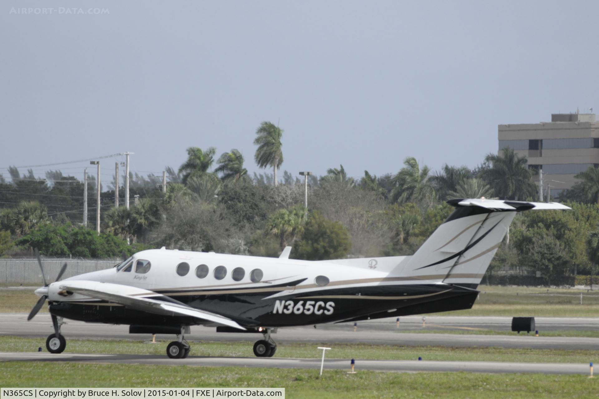 N365CS, 1987 Beech 300 C/N FA-120, waiting for departure