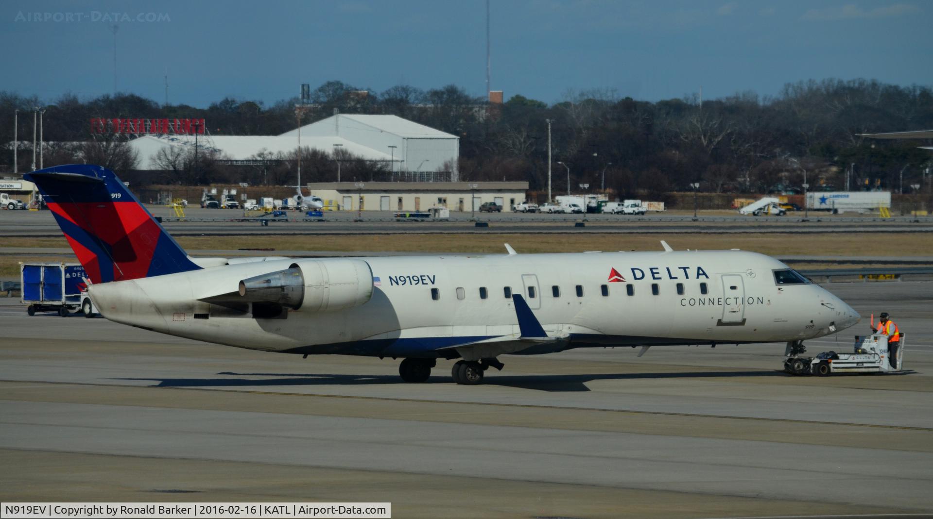 N919EV, 2003 Bombardier CRJ-200ER (CL-600-2B19) C/N 7780, Taxi Atlanta