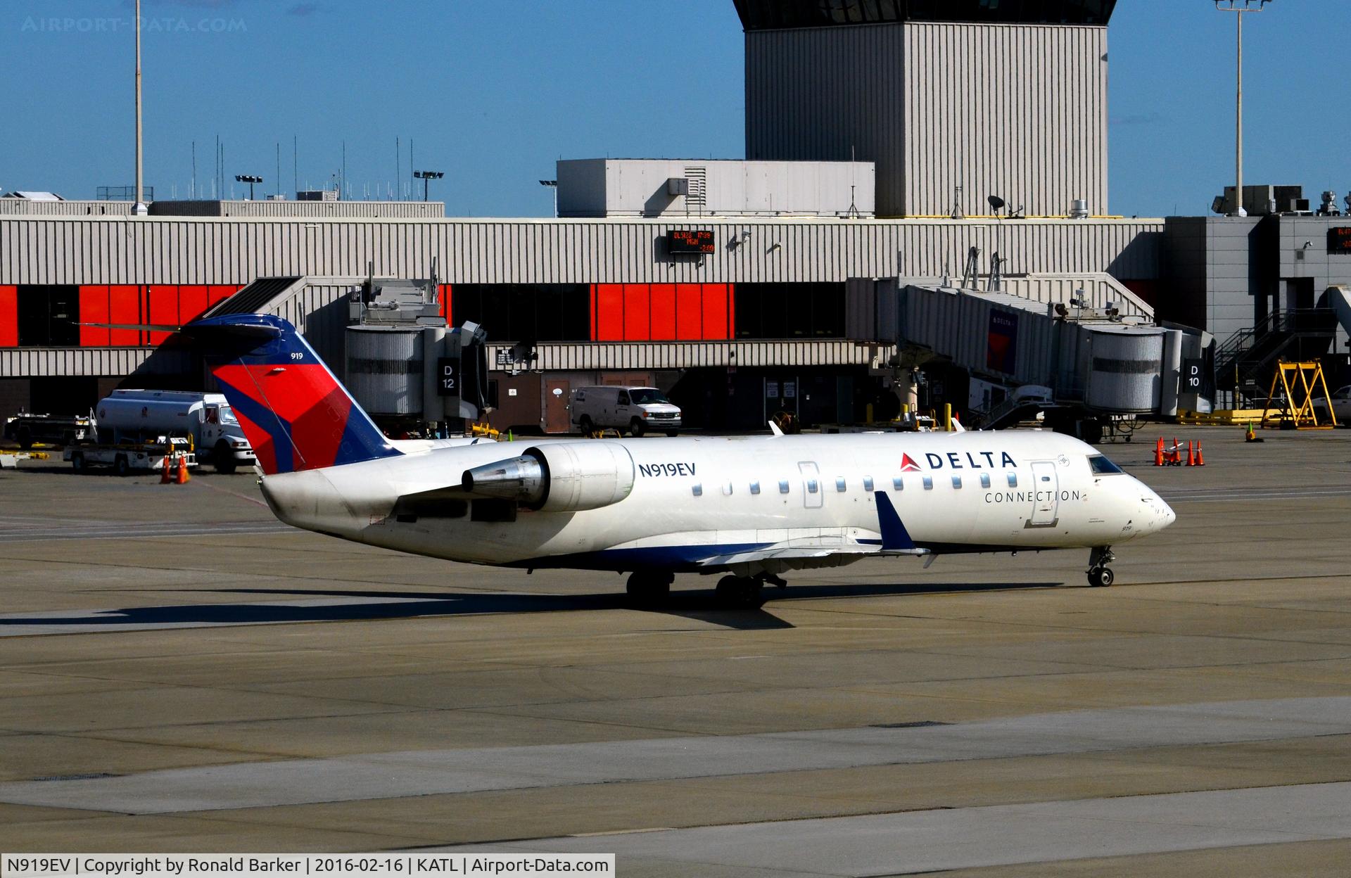 N919EV, 2003 Bombardier CRJ-200ER (CL-600-2B19) C/N 7780, taxi for takeoff Atlanta
