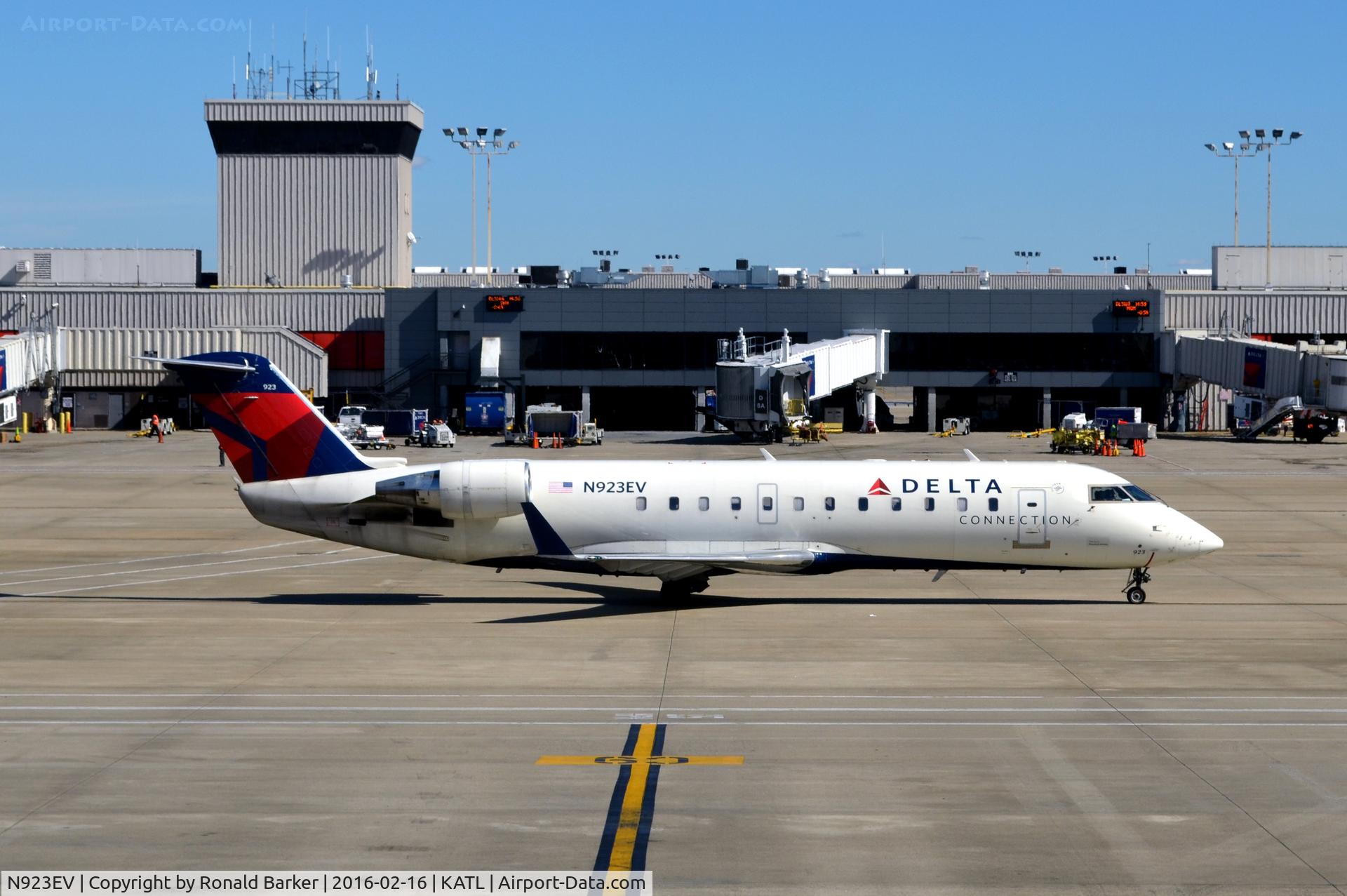 N923EV, 2003 Bombardier CRJ-200ER (CL-600-2B19) C/N 7826, Taxi Atlanta
