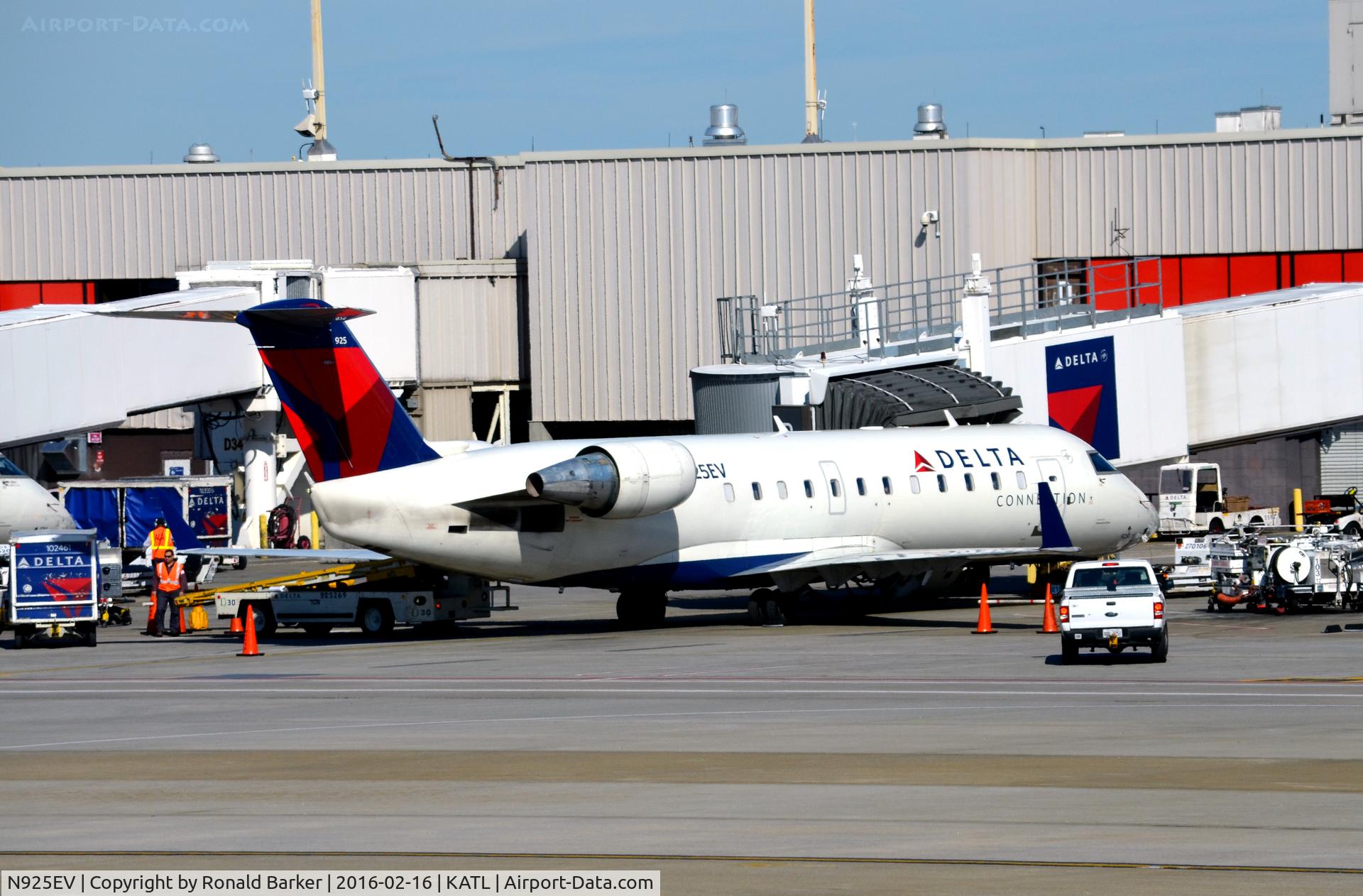N925EV, 2003 Bombardier CRJ-200ER (CL-600-2B19) C/N 7831, At the gate Atlanta