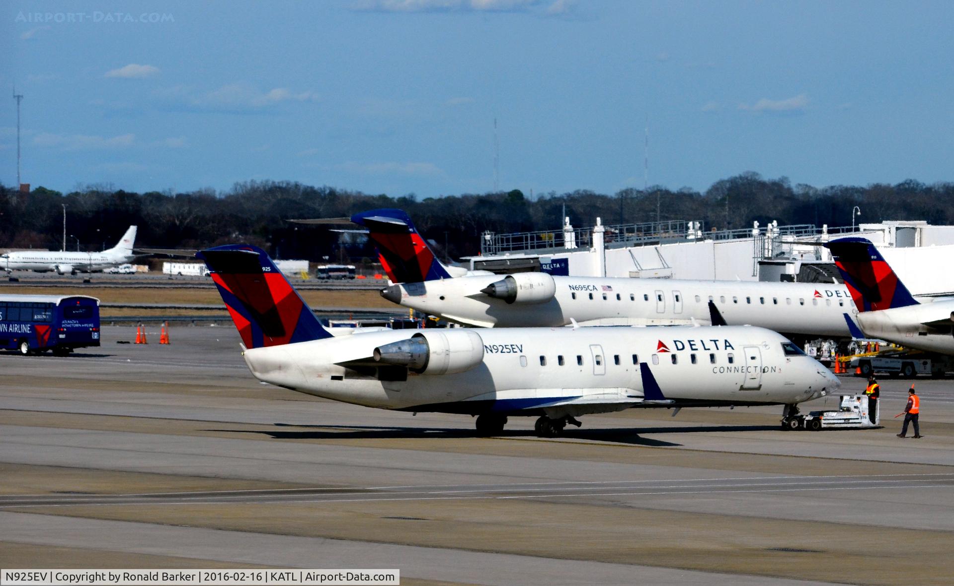 N925EV, 2003 Bombardier CRJ-200ER (CL-600-2B19) C/N 7831, Pushback Atlanta