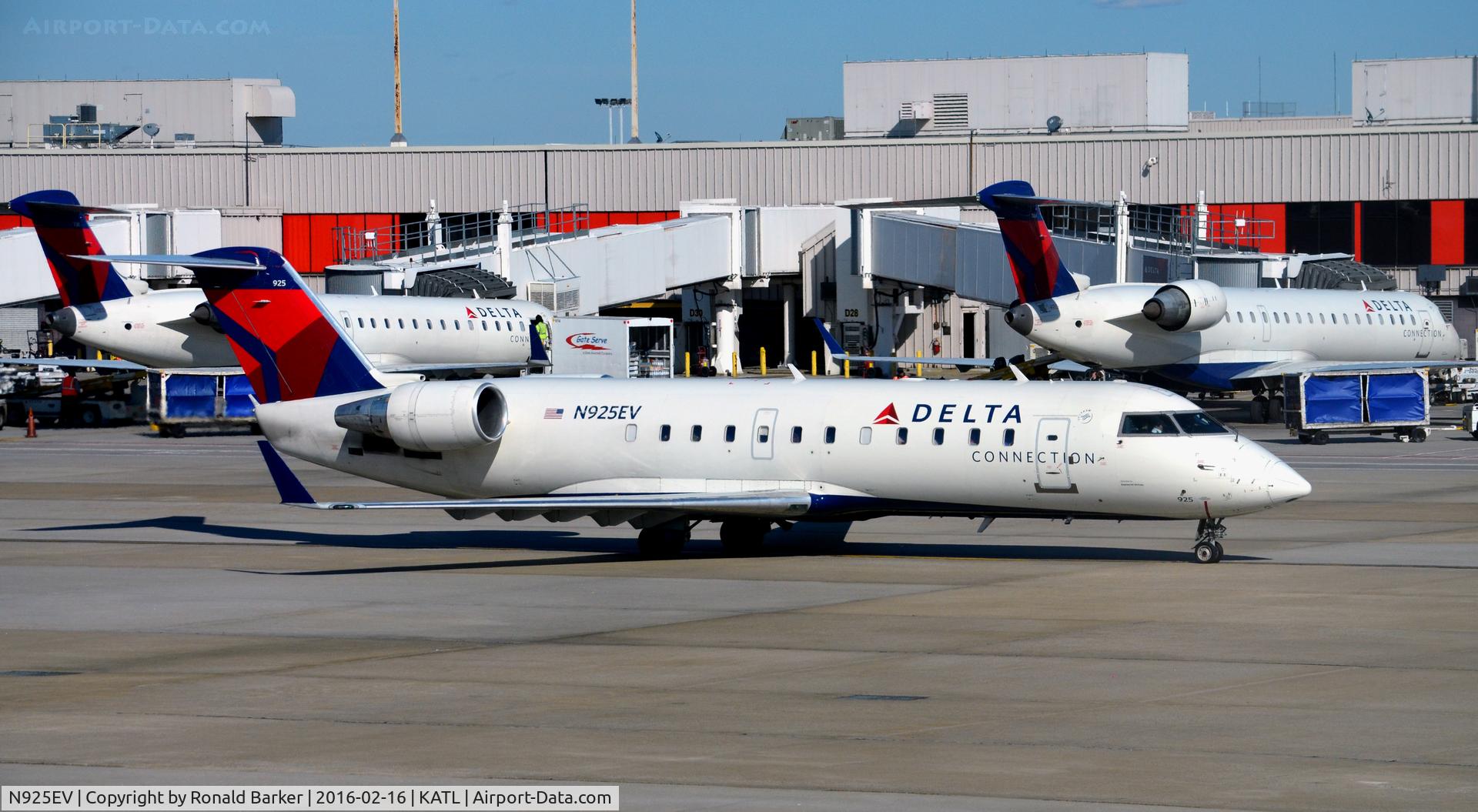 N925EV, 2003 Bombardier CRJ-200ER (CL-600-2B19) C/N 7831, Taxi Atlanta