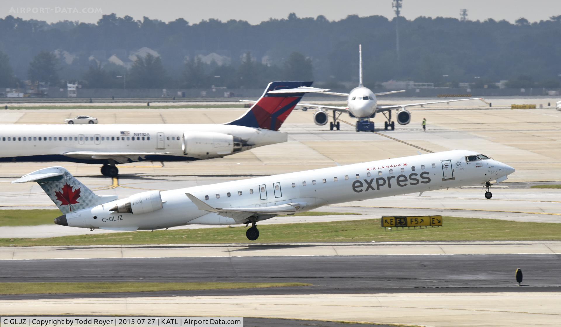 C-GLJZ, 2005 Canadair CRJ-705ER (CL-600-2D15) Regional Jet C/N 15051, Departing Atlanta
